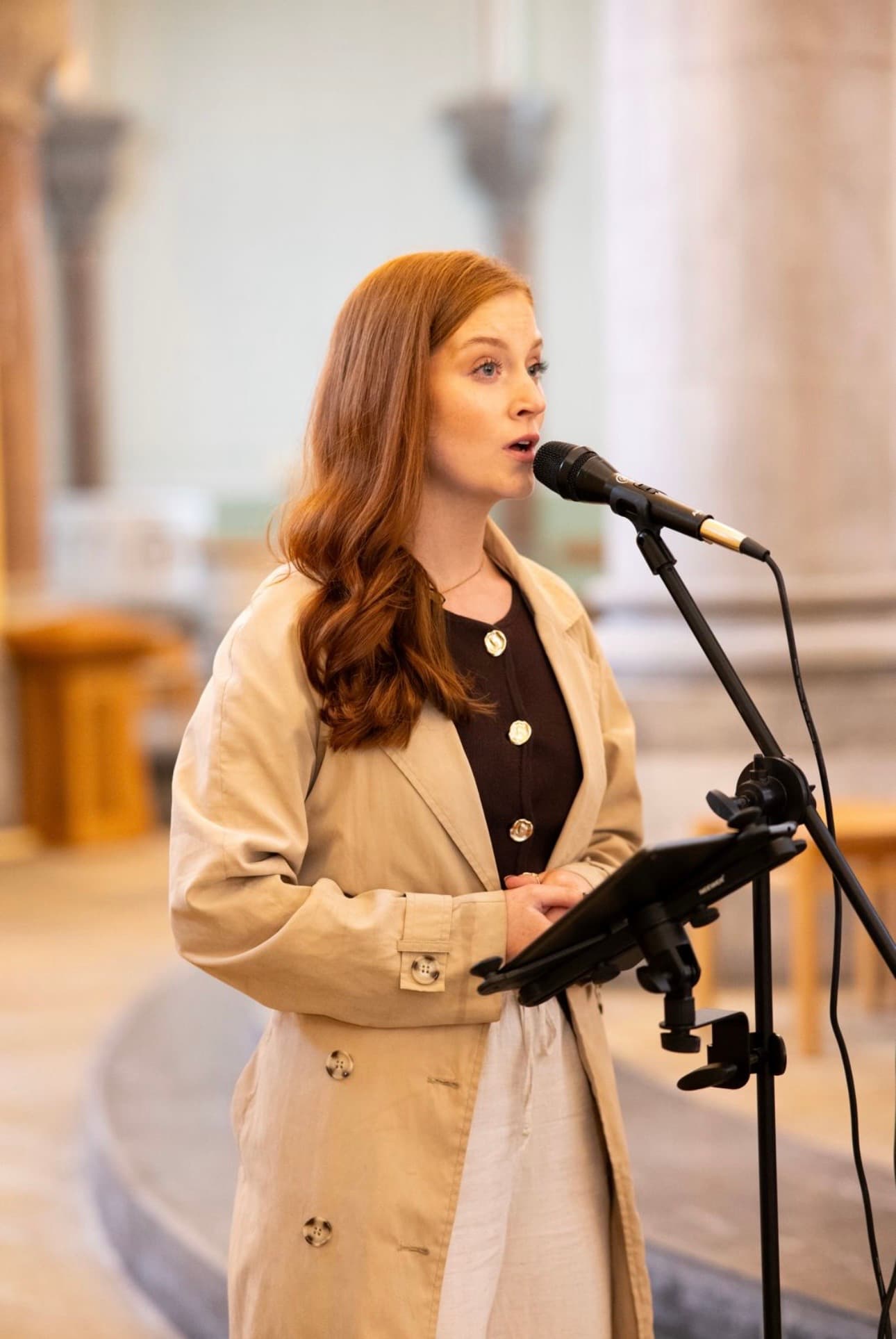 Saoirse Murray, Sligo wedding singer, singing during a church ceremony
